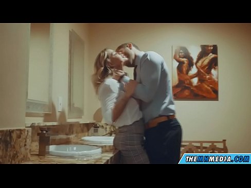 ❤️ När en bystig blondin förför dig på en offentlig toalett ️❌ Sluts at sv.myteporn.ru ❤